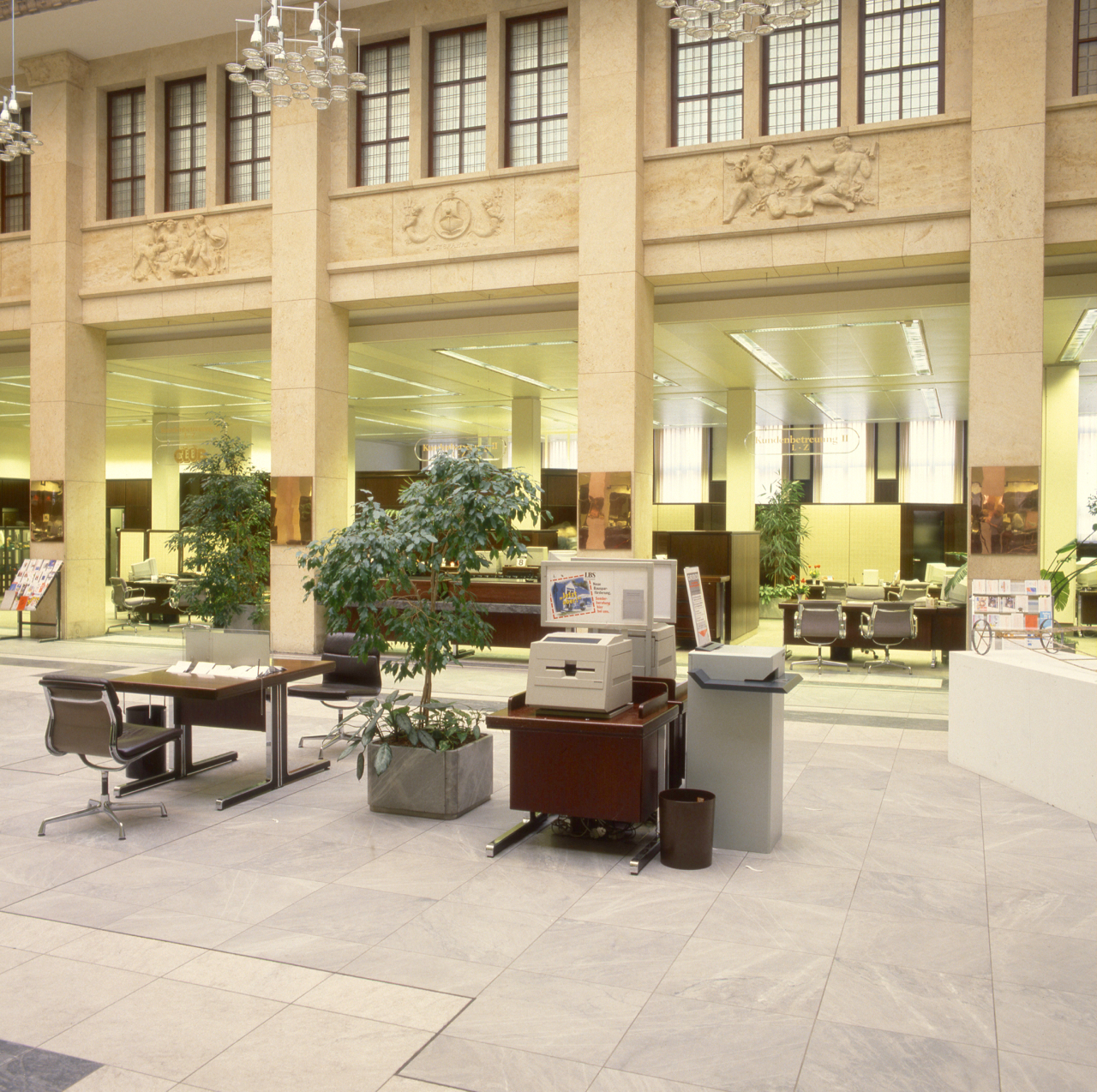 Kassenhalle der Sparkasse am Brill